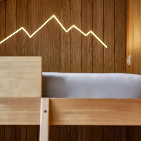 Chic Mountain & Balcony